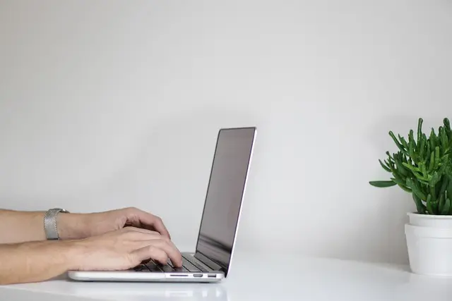 Cómo verificar la autenticidad de las noticias digitales